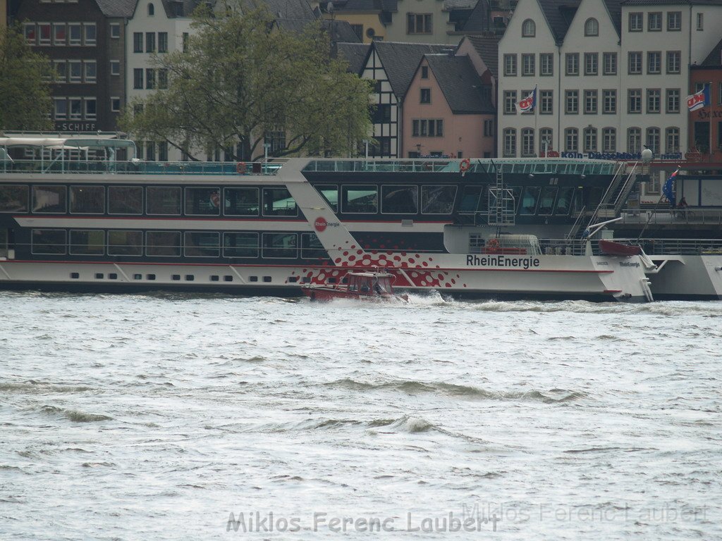 Uebungsfahrt Loeschboot und Ursula P92.JPG